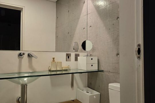Banheiro de apartamento à venda com 1 quarto, 70m² em Petrópolis, Porto Alegre