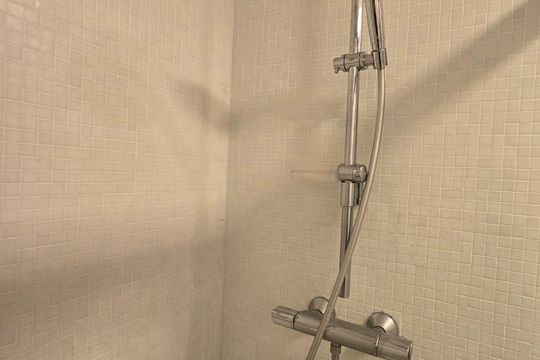 Banheiro de apartamento à venda com 1 quarto, 70m² em Petrópolis, Porto Alegre
