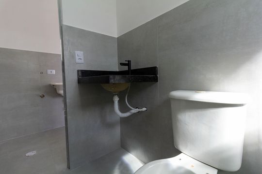 Banheiro de kitnet/studio para alugar com 1 quarto, 39m² em Jardim Belem, São Paulo