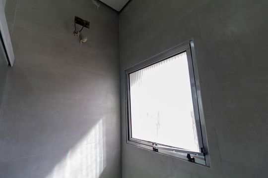 Banheiro de kitnet/studio para alugar com 1 quarto, 39m² em Jardim Belem, São Paulo