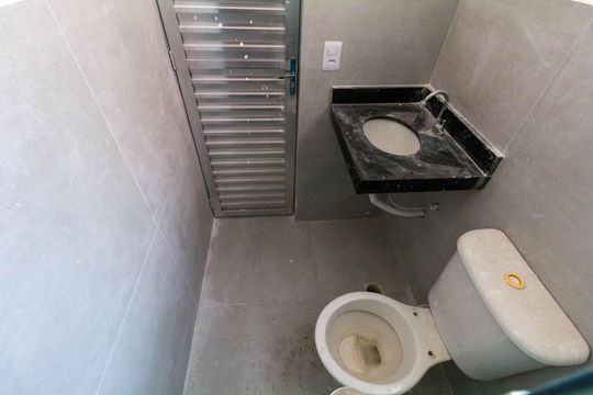 Banheiro de kitnet/studio para alugar com 1 quarto, 39m² em Jardim Belem, São Paulo