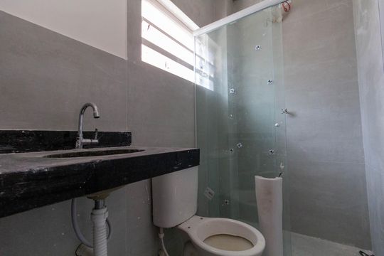 Banheiro de kitnet/studio para alugar com 1 quarto, 39m² em Jardim Belem, São Paulo
