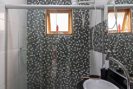 Banheiro 1 de casa à venda com 2 quartos, 194m² em Jardim Munhoz, Guarulhos