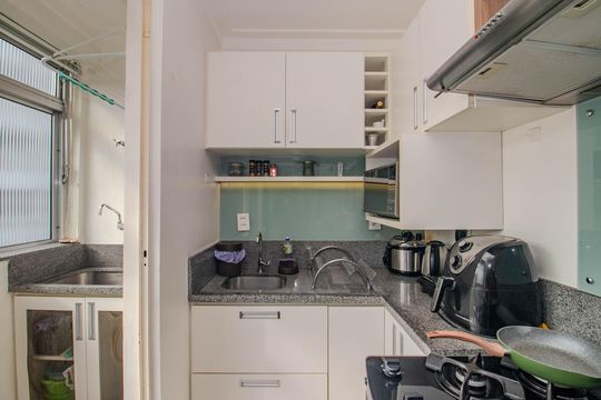 Cozinha e Área de Serviço de apartamento à venda com 1 quarto, 44m² em Higienópolis, Porto Alegre