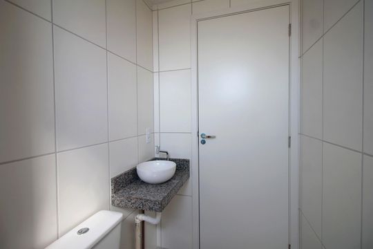 Banheiro de apartamento à venda com 2 quartos, 46m² em Alto Caiçaras, Belo Horizonte