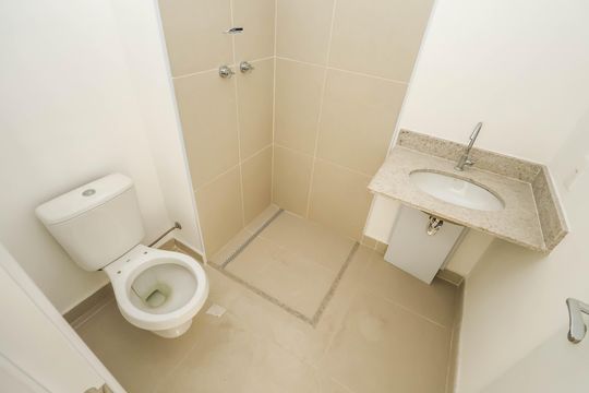 Banheiro de kitnet/studio para alugar com 1 quarto, 27m² em Sacomã, São Paulo