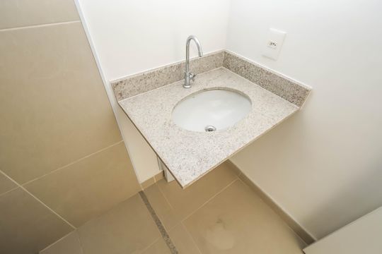 Banheiro de kitnet/studio para alugar com 1 quarto, 27m² em Sacomã, São Paulo