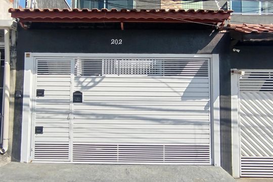 Fachada de casa à venda com 6 quartos, 180m² em Vila Macedopolis, São Paulo