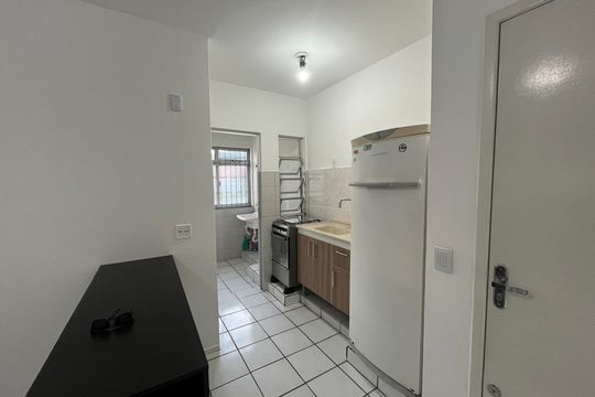 Cozinha de apartamento para alugar com 2 quartos, 52m² em Serraria, São José