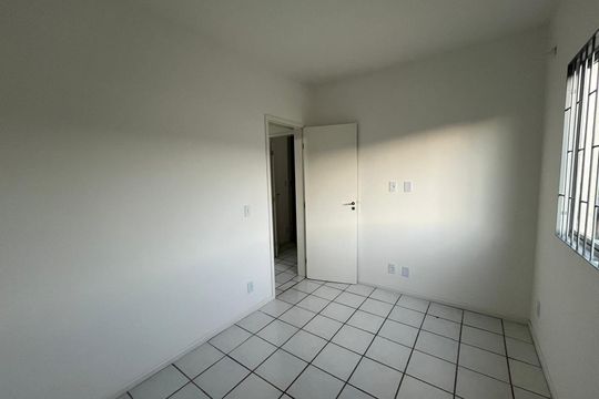 Quarto 2 de apartamento para alugar com 2 quartos, 52m² em Serraria, São José