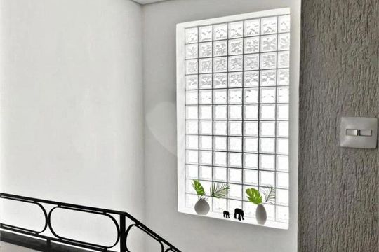 Casa para alugar com 4 quartos, 300m² em Jardim das Bandeiras, São Paulo