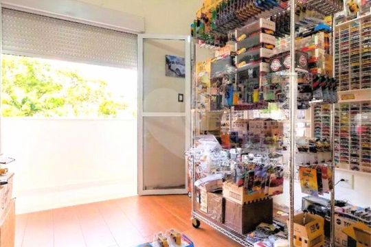 Casa para alugar com 4 quartos, 300m² em Jardim das Bandeiras, São Paulo