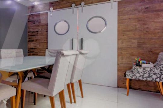 Casa para alugar com 4 quartos, 300m² em Jardim das Bandeiras, São Paulo