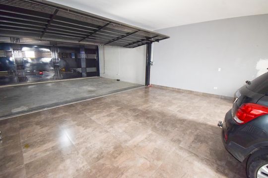 Garagem de casa para alugar com 4 quartos, 237m² em Penha de França, São Paulo