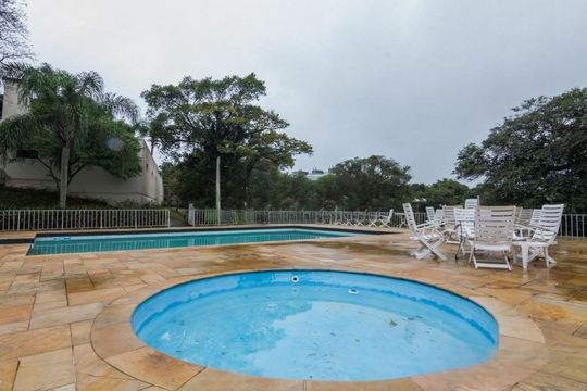 Piscina de casa de condomínio à venda com 3 quartos, 200m² em Cristal, Porto Alegre