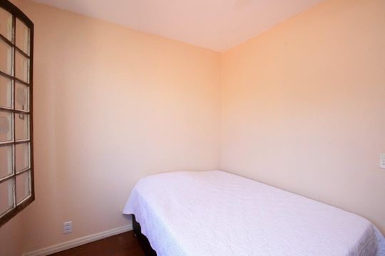 Quarto de casa de condomínio à venda com 3 quartos, 200m² em Cristal, Porto Alegre