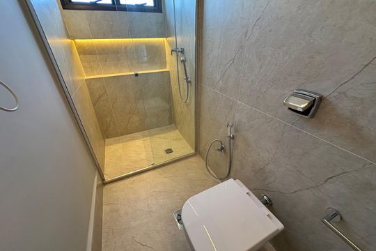 Banheiro da Suíte 2 de apartamento à venda com 3 quartos, 287m² em Alphaville, Barueri