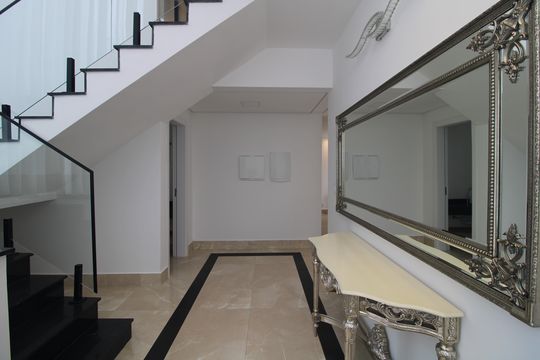 Sala de casa de condomínio para alugar com 4 quartos, 460m² em Jardim Prudência, São Paulo