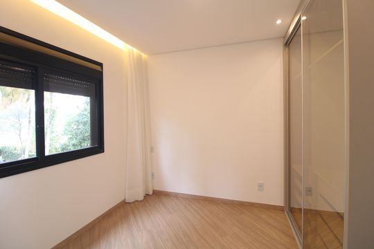 Suite 3 de casa de condomínio para alugar com 4 quartos, 460m² em Jardim Prudência, São Paulo