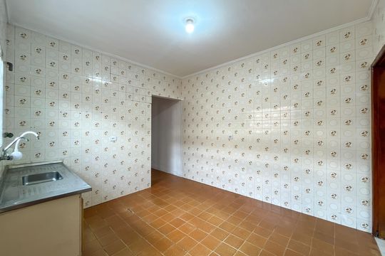 Cozinha de casa para alugar com 2 quartos, 145m² em Jaraguá, São Paulo