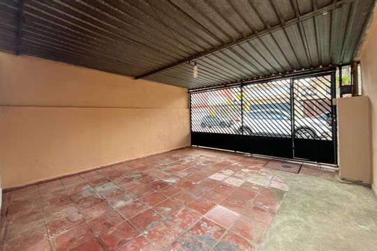 Garagem de casa para alugar com 2 quartos, 145m² em Jaraguá, São Paulo