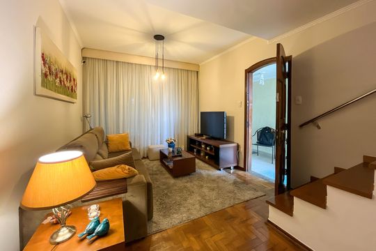 Casa à venda com 4 quartos, 195m² em Jardim Santo Elias, São Paulo