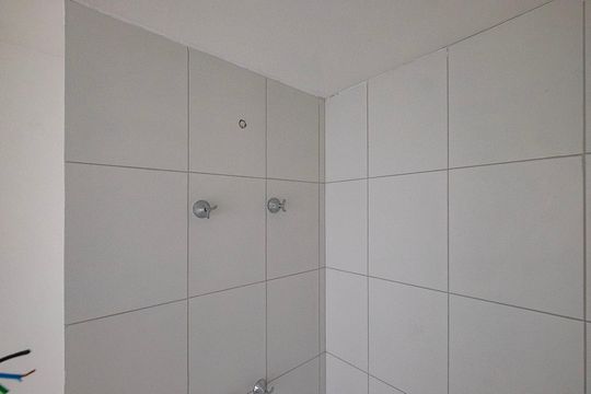 Banheiro de apartamento para alugar com 1 quarto, 38m² em Pinheiros, São Paulo