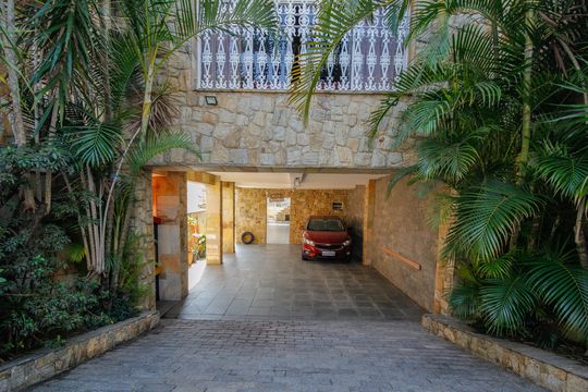 Garagem de casa à venda com 4 quartos, 390m² em Piqueri, São Paulo