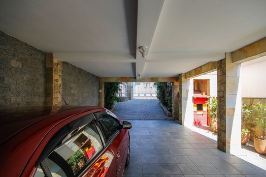 Garagemn de casa à venda com 4 quartos, 390m² em Piqueri, São Paulo