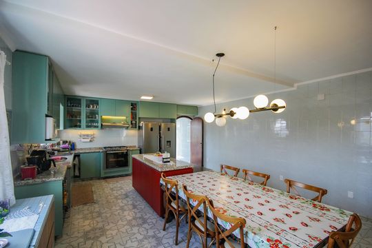 Cozinha de casa à venda com 4 quartos, 390m² em Piqueri, São Paulo