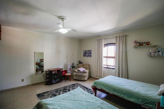 Quarto 3 de casa à venda com 4 quartos, 390m² em Piqueri, São Paulo