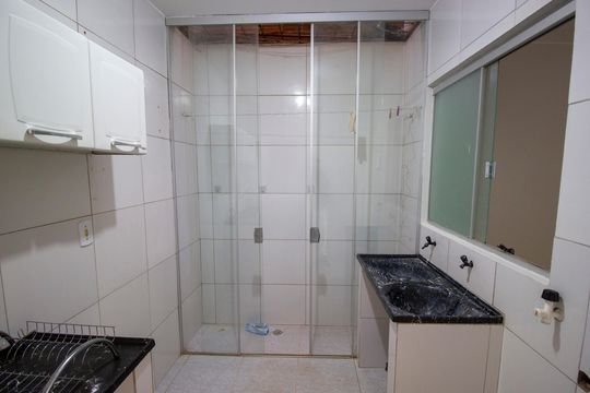 Cozinha de casa para alugar com 2 quartos, 48m² em Qnm 1, Brasília