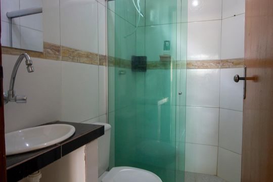 Banheiro de casa para alugar com 2 quartos, 48m² em Qnm 1, Brasília