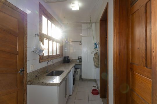 Área de Serviço de casa de condomínio à venda com 4 quartos, 500m² em Retiro do Chale, Brumadinho