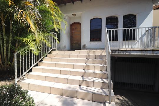 Fachada casa de casa à venda com 3 quartos, 320m² em Vila Príncipe de Gales, Santo André