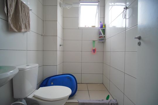 Banheiro de apartamento à venda com 2 quartos, 56m² em Santo Afonso, Novo Hamburgo
