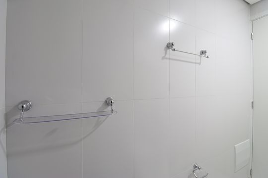 Banheiro Social de apartamento à venda com 1 quarto, 27m² em Vila Anglo Brasileira, São Paulo