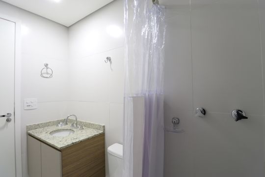 Banheiro Social de apartamento à venda com 1 quarto, 27m² em Vila Anglo Brasileira, São Paulo