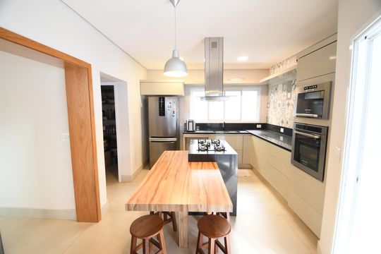 Cozinha de casa de condomínio à venda com 3 quartos, 364m² em Alphaville Dom Pedro, Campinas