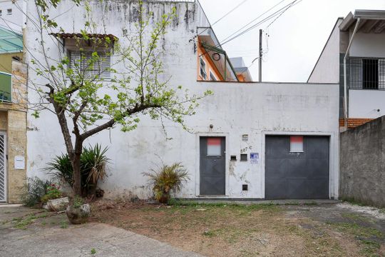 Fachada + plaquinha de casa à venda com 2 quartos, 226m² em Tucuruvi, São Paulo