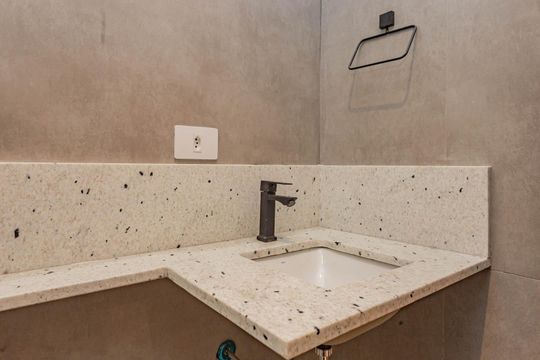 Banheiro de apartamento para alugar com 1 quarto, 33m² em Aclimação, São Paulo