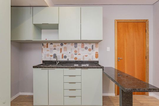 Cozinha de kitnet/studio para alugar com 1 quarto, 30m² em Aclimação, São Paulo