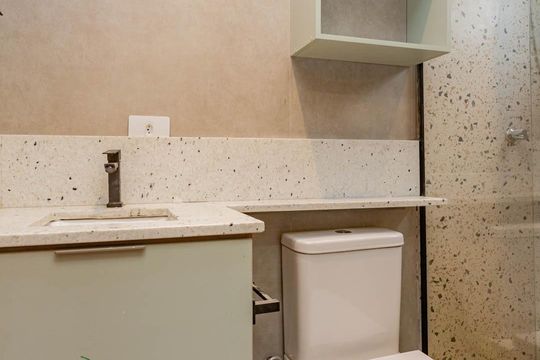 Banheiro de kitnet/studio para alugar com 1 quarto, 30m² em Aclimação, São Paulo