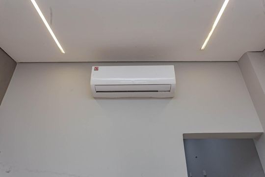 Ar condicionado de kitnet/studio para alugar com 1 quarto, 35m² em Aclimação, São Paulo