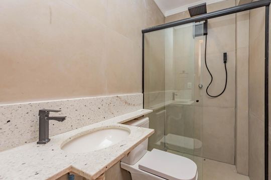 Banheiro de kitnet/studio para alugar com 1 quarto, 35m² em Aclimação, São Paulo