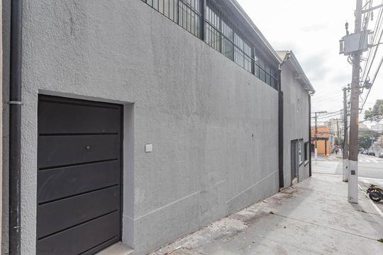 Fachada de kitnet/studio para alugar com 1 quarto, 35m² em Aclimação, São Paulo