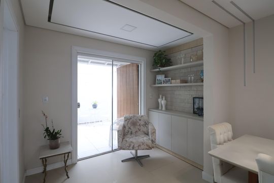 Sala de casa de condomínio à venda com 3 quartos, 120m² em Fátima, Canoas