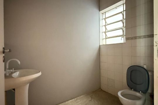 Banheiro de casa para alugar com 4 quartos, 300m² em Petrópolis, Porto Alegre