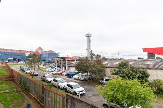 Vista de casa à venda com 4 quartos, 400m² em Xaxim, Curitiba