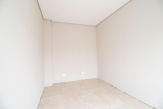 Closet da Suíte 1 de casa à venda com 4 quartos, 400m² em Xaxim, Curitiba
